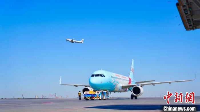 新疆机场旅客吞吐量创新高，公共航空运输助力区域发展